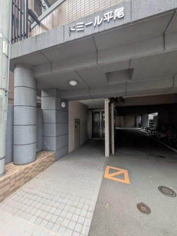 ドミール平尾のエントランス