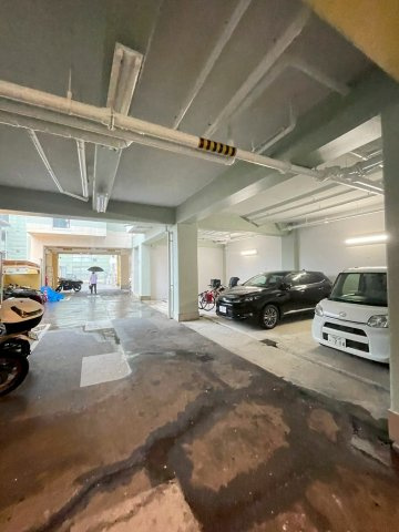 てんぐ屋西新ビルの駐車場