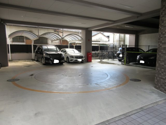 テングッド西新南の駐車場