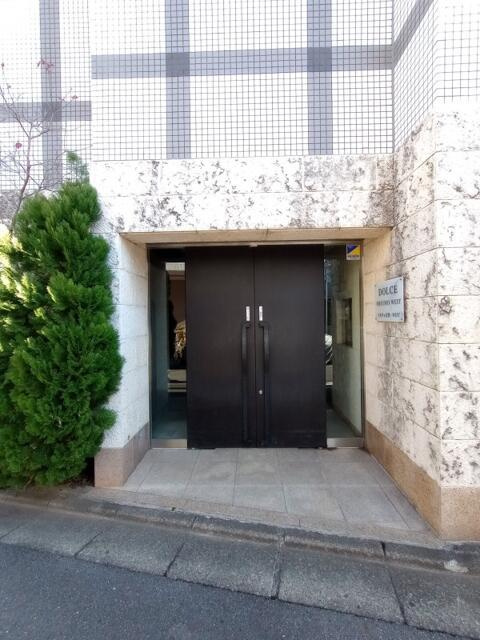 ドルチェ目黒・WESTのエントランス