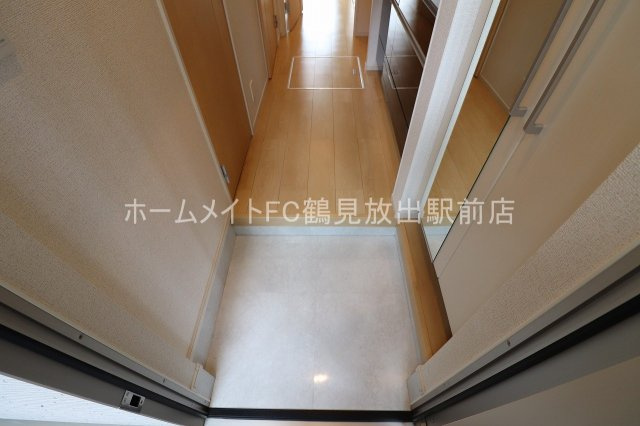 東大阪市稲田本町３丁目のアパートの玄関