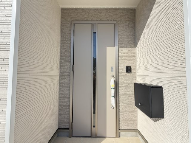 南城市佐敷佐敷　第1（全3棟）2号棟の外観|2号棟　スマートキー付き♪