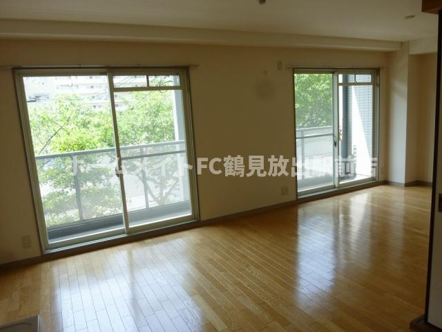 大阪市鶴見区諸口６丁目の賃貸マンションの居間・リビング