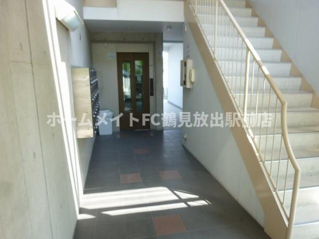 大阪市鶴見区諸口６丁目の賃貸マンションのエントランス