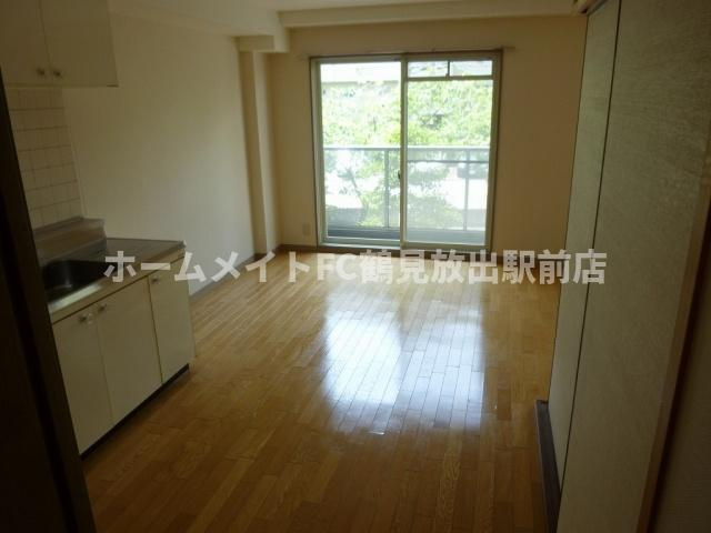 大阪市鶴見区諸口６丁目の賃貸マンションの居間・リビング