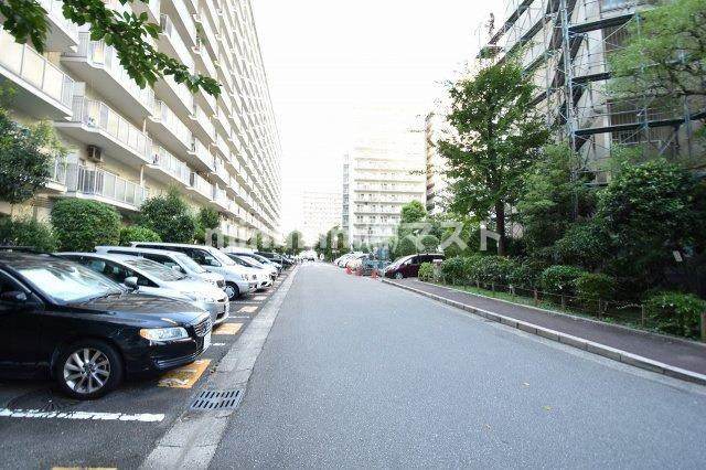 ローレルハイツ北天満2号棟の駐車場
