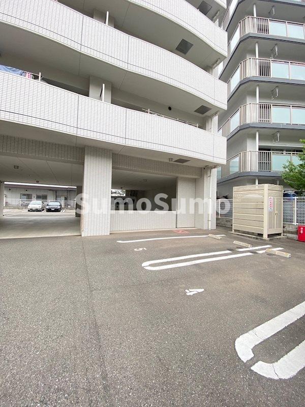ナウヴィレッジ港の駐車場|カースペースがあります