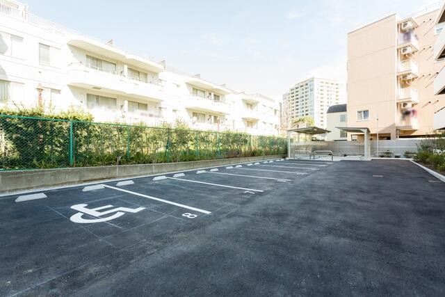 パークペルル池尻の駐車場