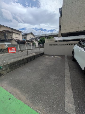 パークヴィラ博多の駐車場