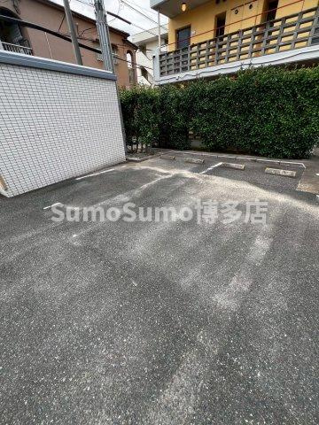 パークサイド黒川の駐車場