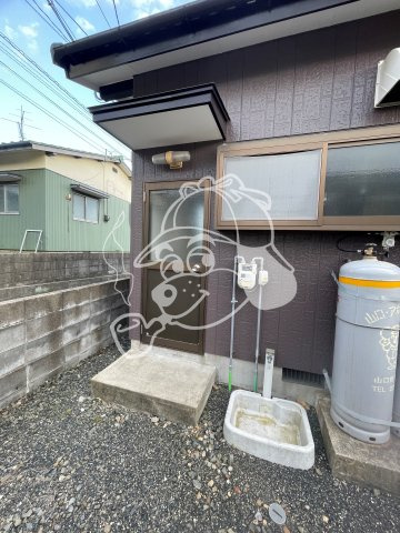 新田借家5-2のその他|勝手口外観です