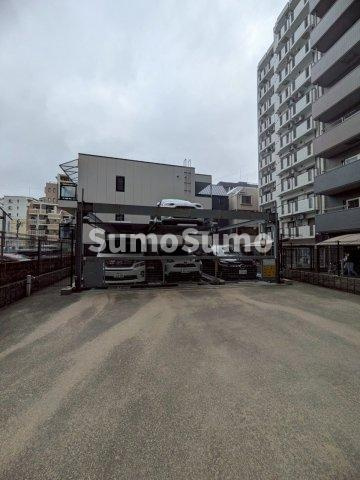 ネストピア西新の駐車場