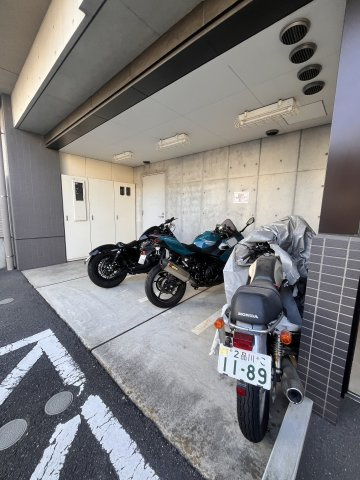 パークキューブ代々木富ヶ谷の駐車場