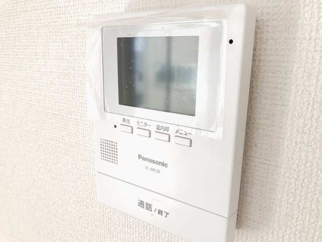 足立区宮城１丁目　新築分譲住宅　全17棟のセキュリティ|【TV付モニターフォン】
防犯が気になる方にオススメのTVモニター付きオートロック付き。安心した暮らしを守ります♪　※写真は施工例です