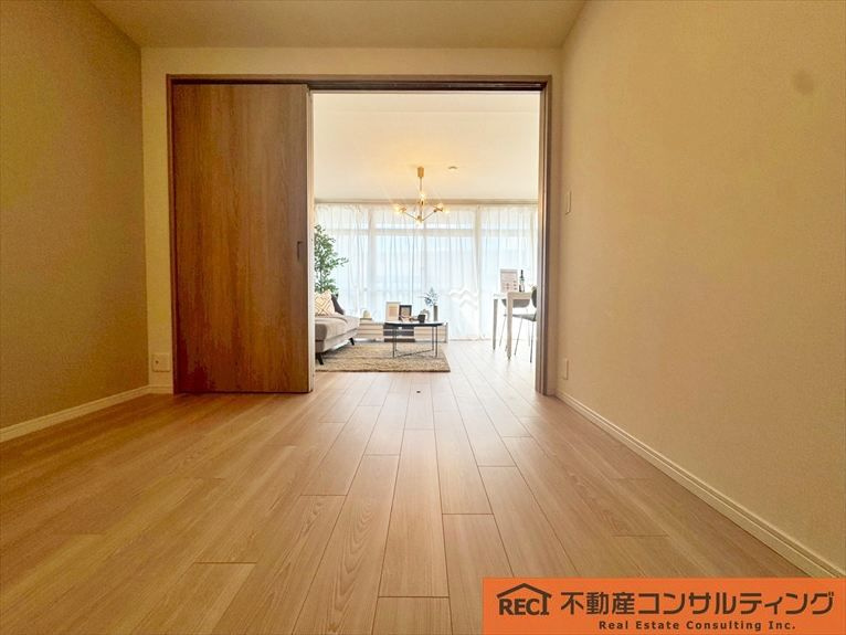 新甲子園マンションの洋室