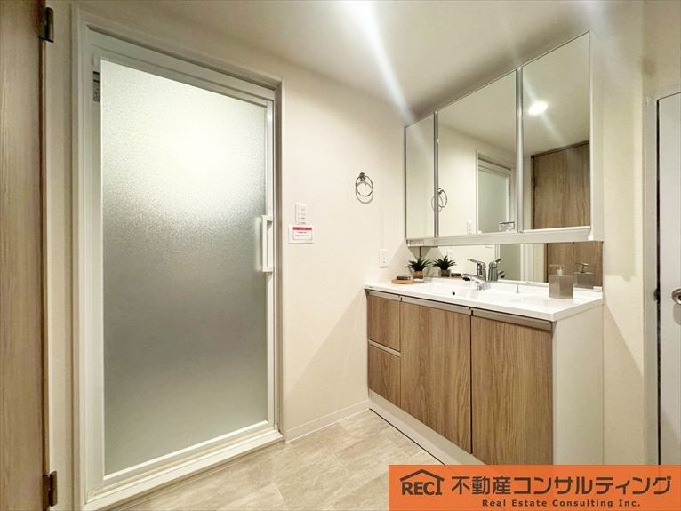 新甲子園マンションの独立洗面台