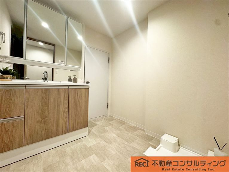 新甲子園マンションの独立洗面台