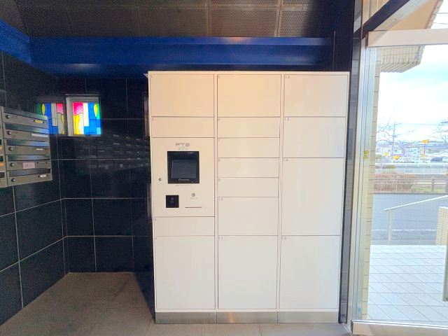 不在時に荷物を受け取ることができる宅配BOXは非常に便利です