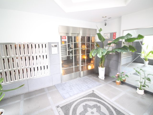 ファーストのエントランス