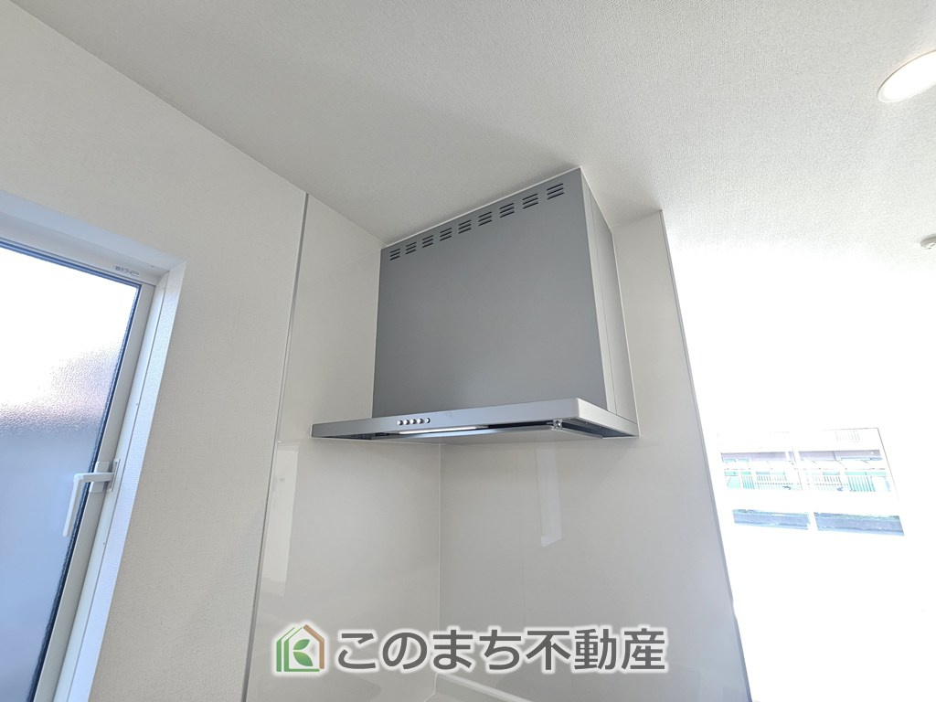 SOLANA鹿沼市緑町　3号棟のキッチン|お料理の匂いもスッキリ♪シンプルデザインで掃除も簡単‼