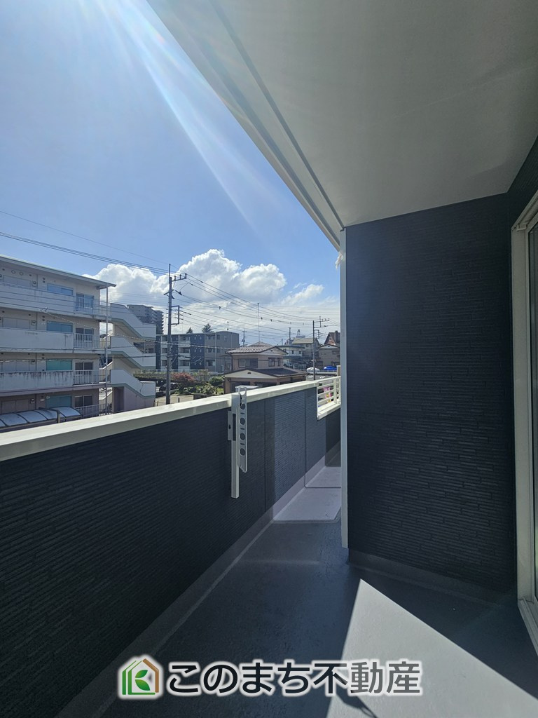 SOLANA鹿沼市緑町　3号棟のバルコニー|南向きの大型バルコニーは陽当り良好で、たっぷりのお洗濯物もよく乾きます！
さらにインナーバルコニーなので雨の日でも安心してお出かけできますね♪