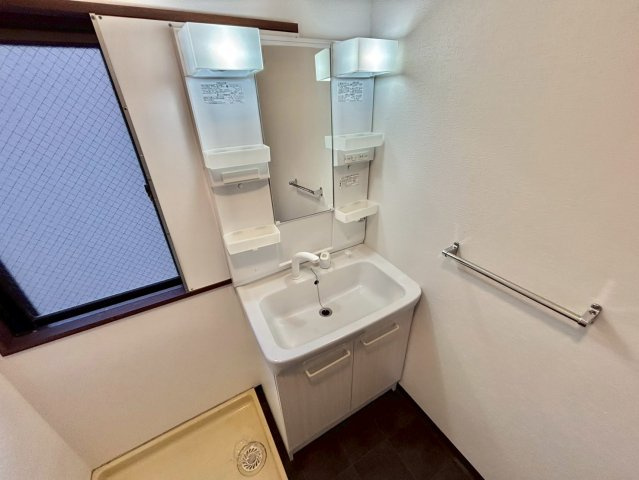 土山第三ビルの独立洗面台