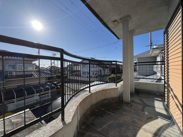 熊取町若葉1丁目　中古戸建のバルコニー|陽当たり良好な南西向きのバルコニーです。