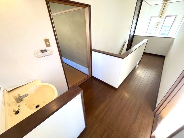 熊取町若葉1丁目　中古戸建の内装|【2階廊下】
幅が広い仕様です。
