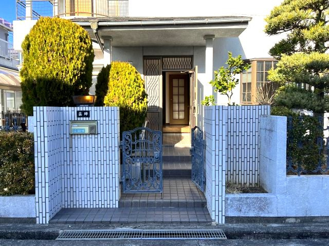 熊取町若葉1丁目　中古戸建の玄関|毎日通る玄関はオシャレですね。