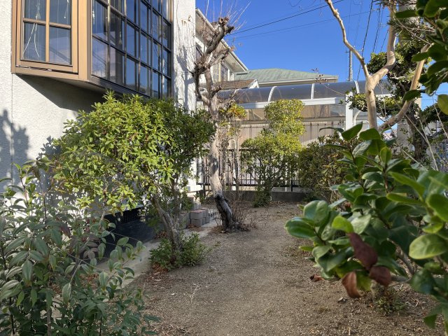 熊取町若葉1丁目　中古戸建の庭|ちょっとした家庭菜園も楽しめるお庭がございます。