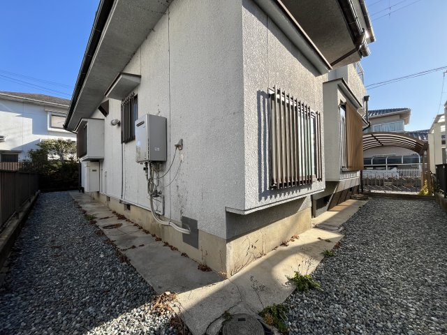 熊取町若葉1丁目　中古戸建の外観|全方位隣地との間隔が広く通風・採光良好です。
