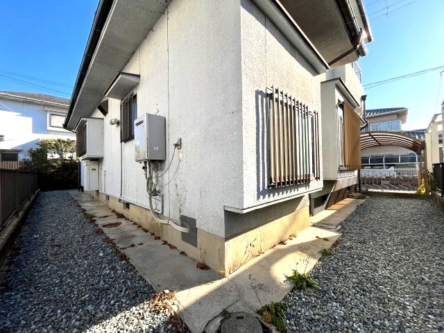 熊取町若葉1丁目　中古戸建の外観|全方位隣地との間隔が広く通風・採光良好です。