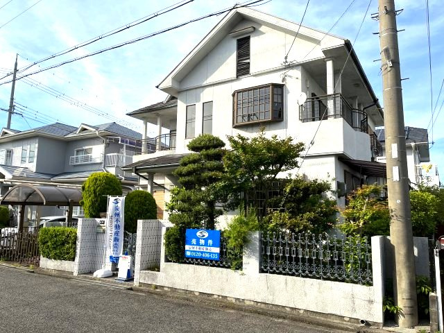 熊取町若葉1丁目　中古戸建の外観|全方位隣地との間隔が広く南西向きで通風・採光良好。
大家族におすすめのゆとりある5LDKのお家。