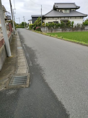 【前面道路含む現地写真】 | 九十九里町片貝　中古戸建 | 前面道路含む現地写真です