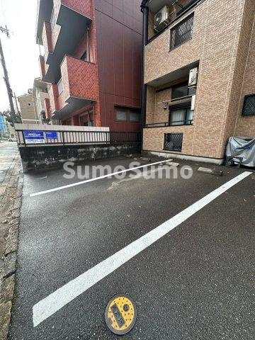 ピュアイーストパークの駐車場