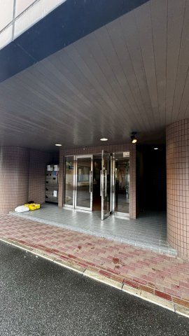 ビジネス・ワン六本松のエントランス