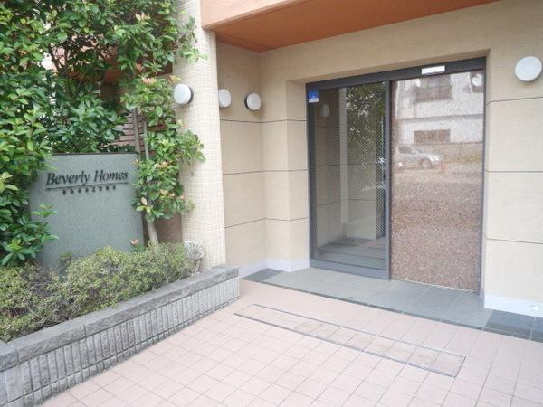 ビバリーホームズ笹塚のエントランス| 