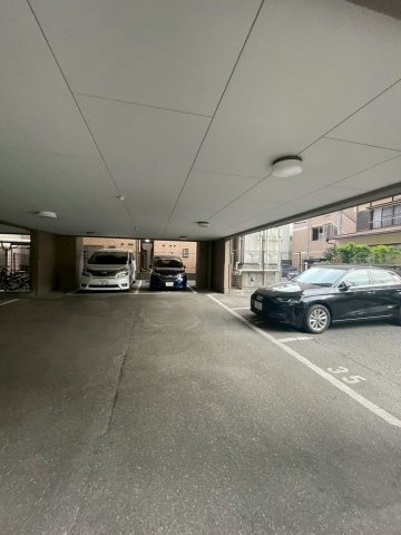 ハレカウア の駐車場