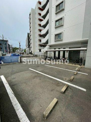 ハイ・コートの駐車場
