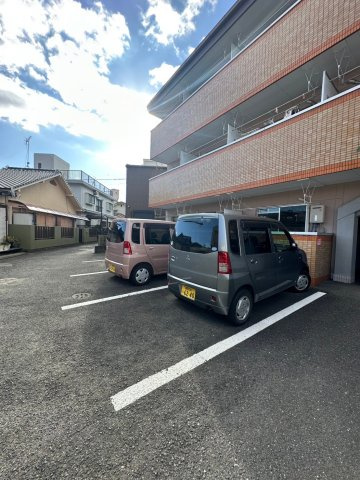 ハニーコーポ竹下 の駐車場