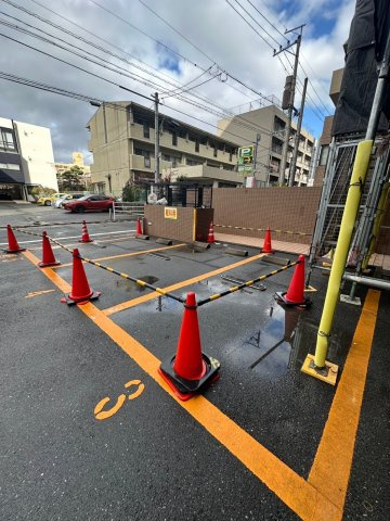 ピュアドームアプロード平尾の駐車場