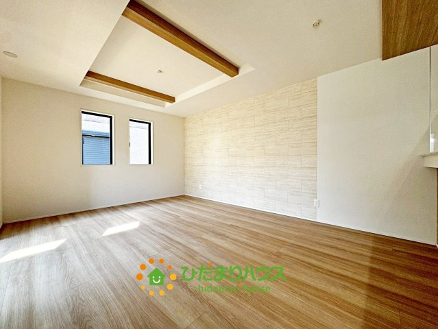 久喜市三箇５期　新築一戸建て　02　グラファーレの居間・リビング