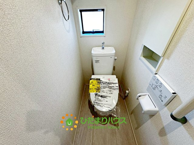 久喜市三箇５期　新築一戸建て　02　グラファーレのトイレ
