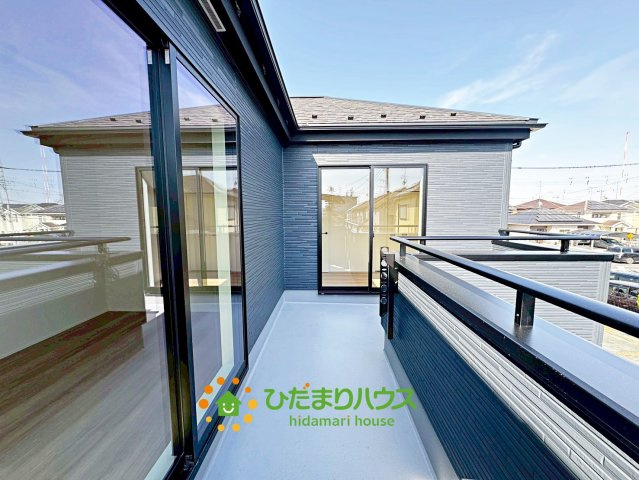 久喜市三箇５期　新築一戸建て　02　グラファーレのバルコニー