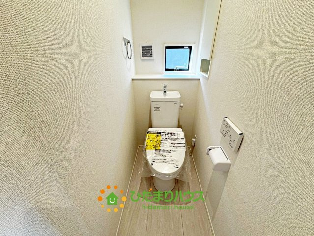 久喜市三箇５期　新築一戸建て　02　グラファーレのトイレ