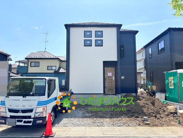 久喜市三箇５期　新築一戸建て　02　グラファーレの前面道路含む現地写真|2026/3/8撮影