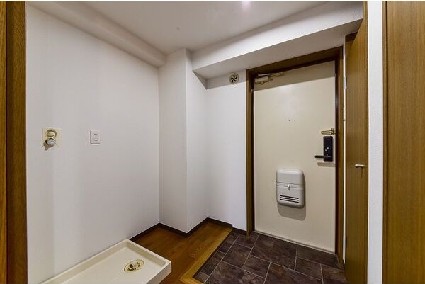 LOE中村公園の玄関