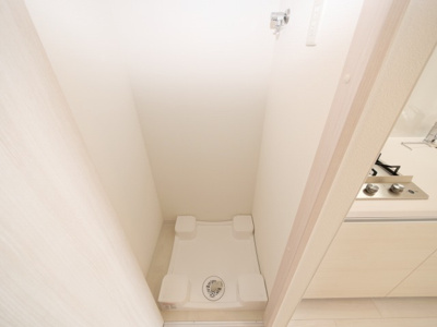 【設備】 | ソルテラスOSAKA EAST GATE | 洗濯機置き場です