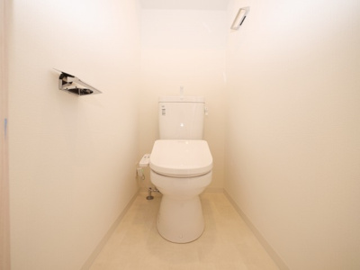 【トイレ】 | ソルテラスOSAKA EAST GATE | 落ち着いた色調のトイレです