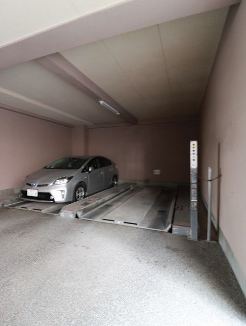ピュアドームグラシアス大手門の駐車場